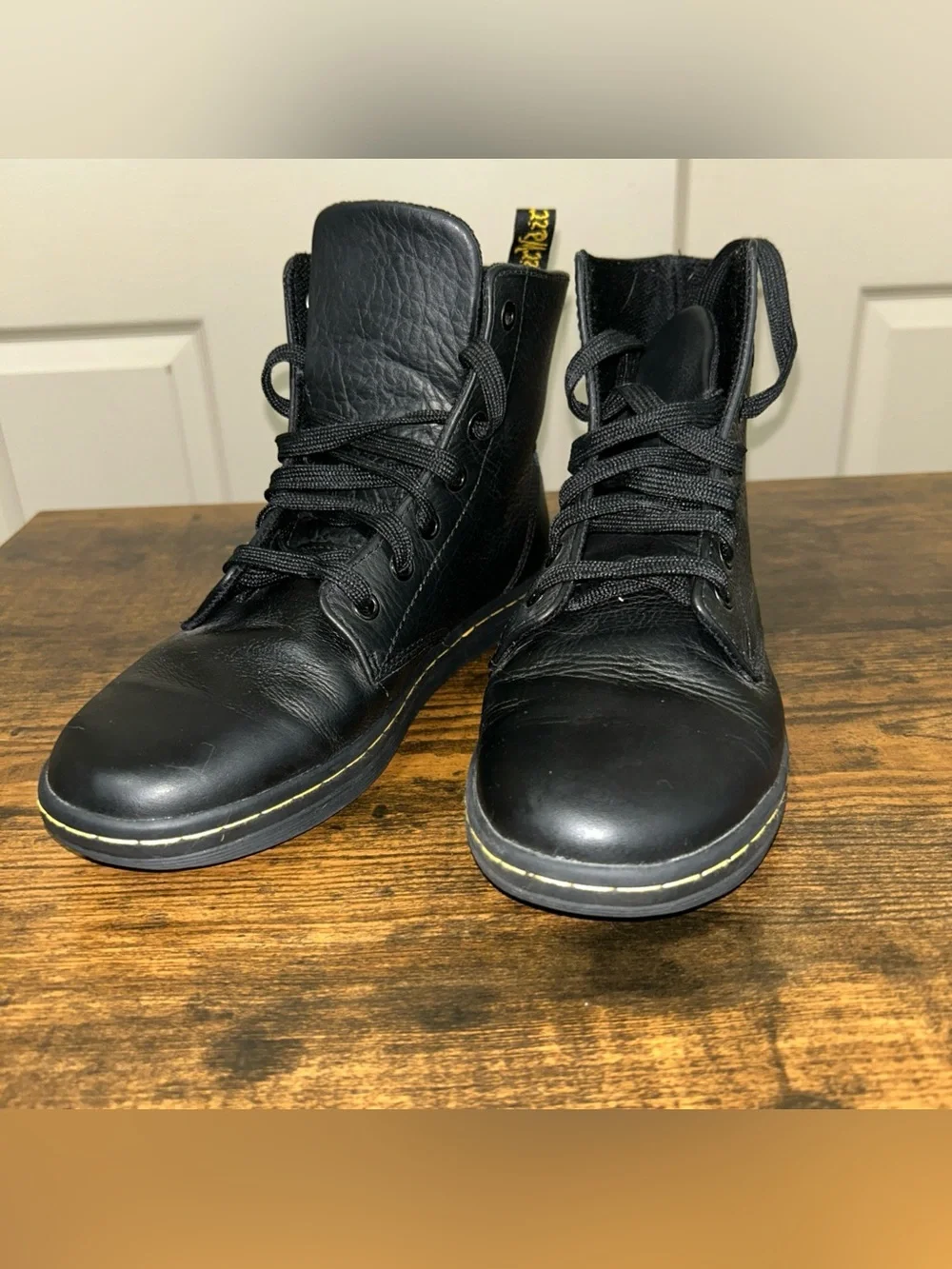 Dr. Martens Womens Shoreditch Black 8 M Leather Lace Up High Top Boots